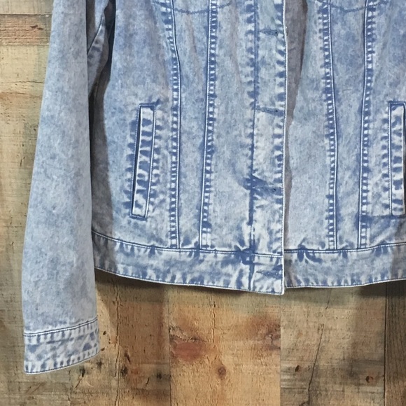 Levi’s Denim Jacket - Picture 4 of 8